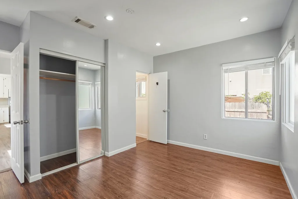 2251 Felspar St San Diego CA 92109 08