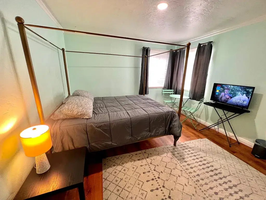 2559 Tuberose St San Diego CA 92105 01
