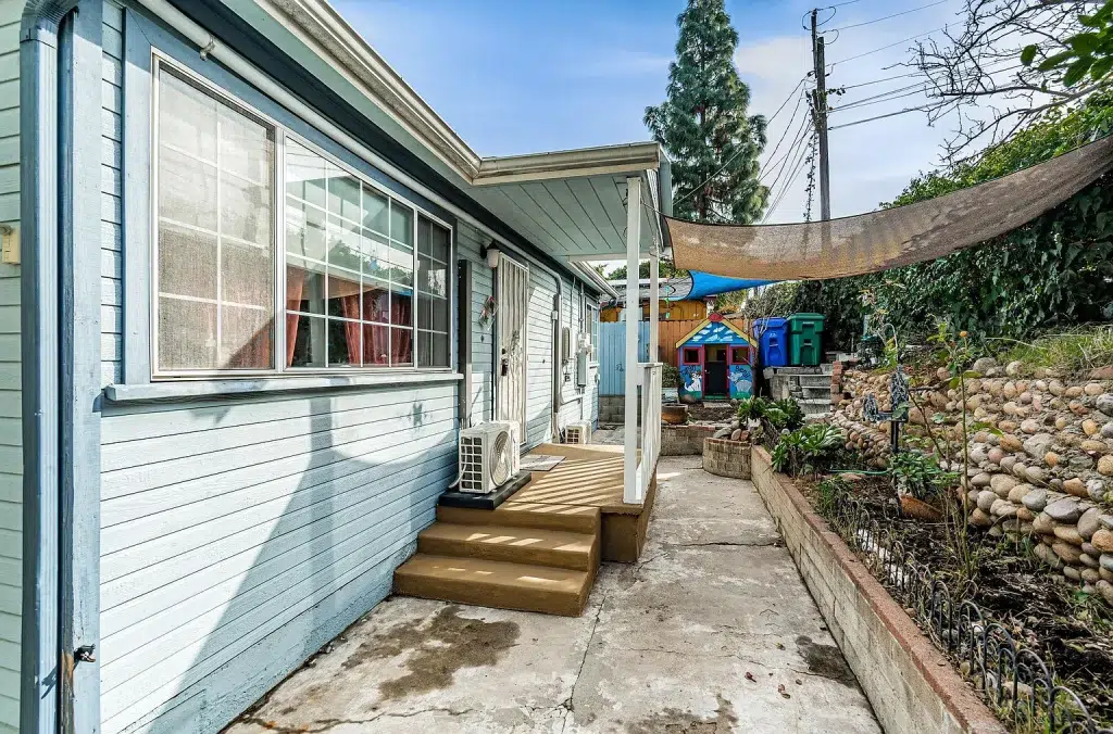 2559 Tuberose St San Diego CA 92105 05