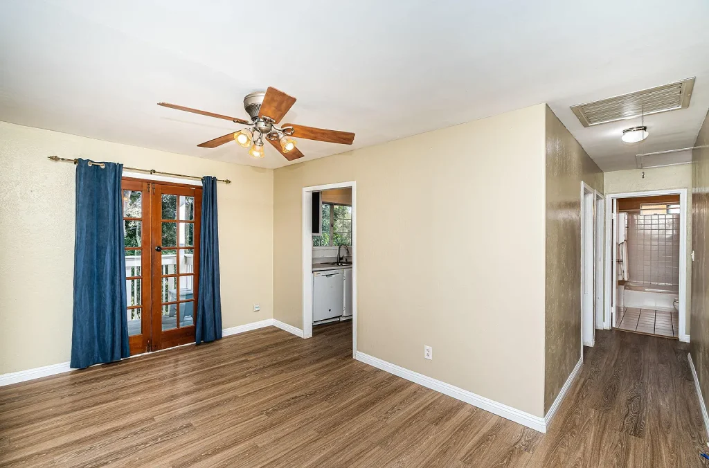 2559 Tuberose St San Diego CA 92105 08