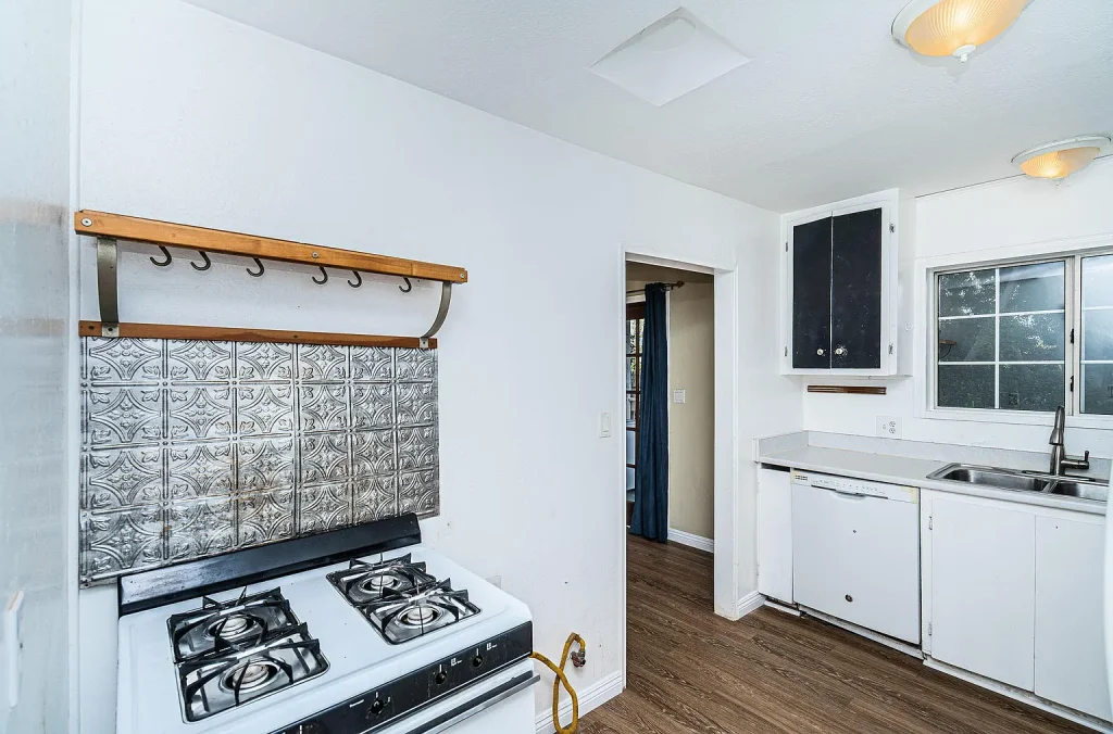2559 Tuberose St San Diego CA 92105 09