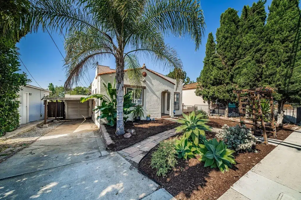 2576 Violet St San Diego CA 92105 01