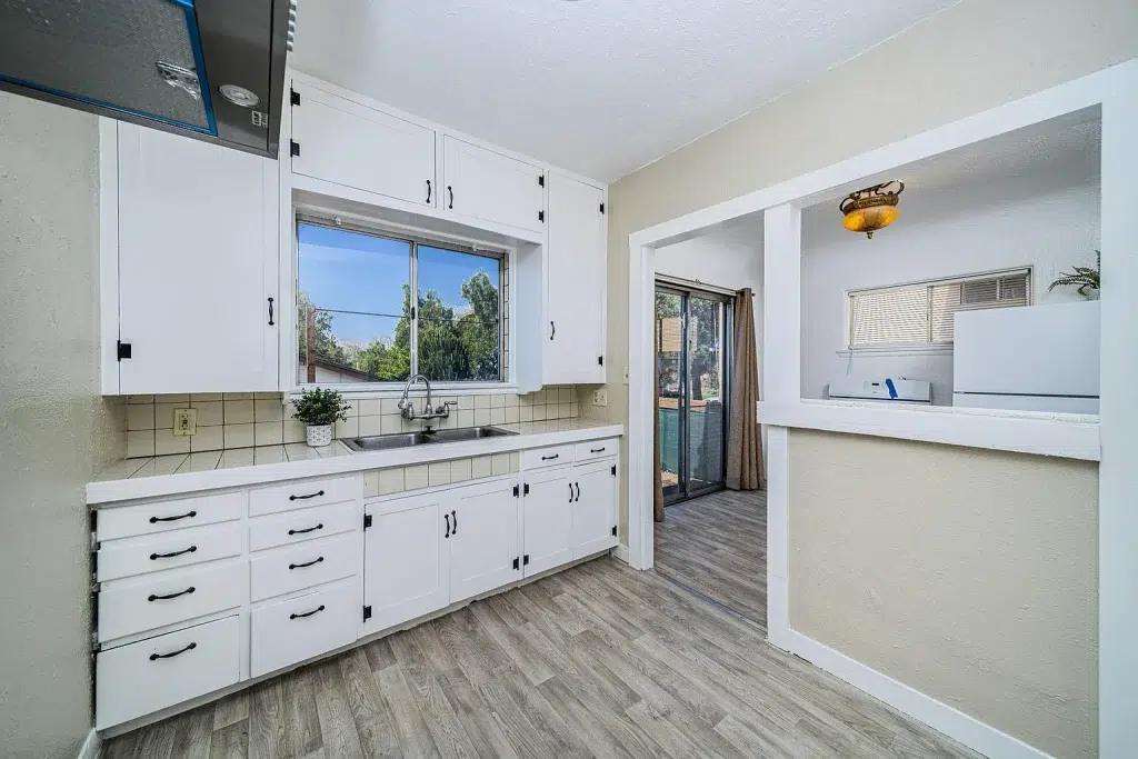 2576 Violet St San Diego CA 92105 02