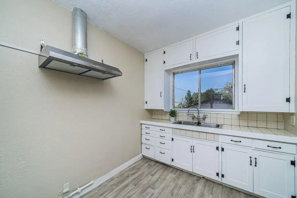 2576 Violet St San Diego CA 92105 05