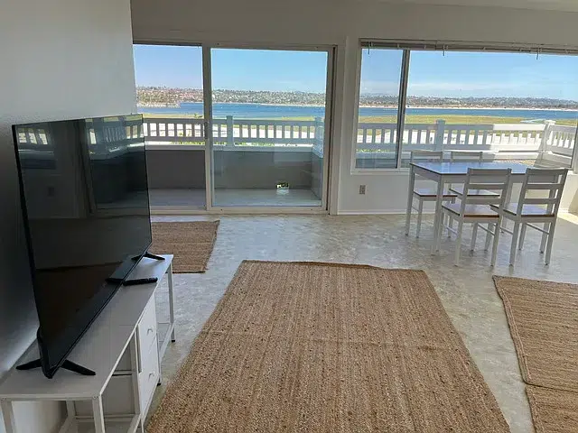 3991 Crown Point Dr 116 San Diego CA 92109 02