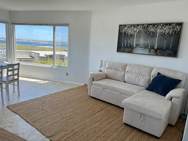 3991 Crown Point Dr 116 San Diego CA 92109 03