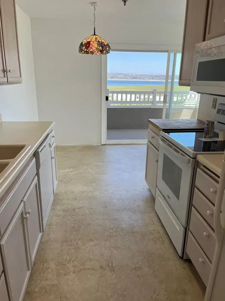3991 Crown Point Dr 116 San Diego CA 92109 05