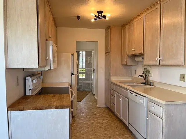 3991 Crown Point Dr 116 San Diego CA 92109 08