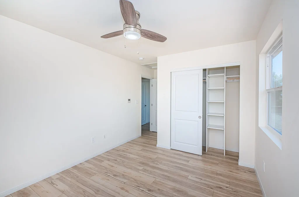 4956 63rd St San Diego CA 92115 04