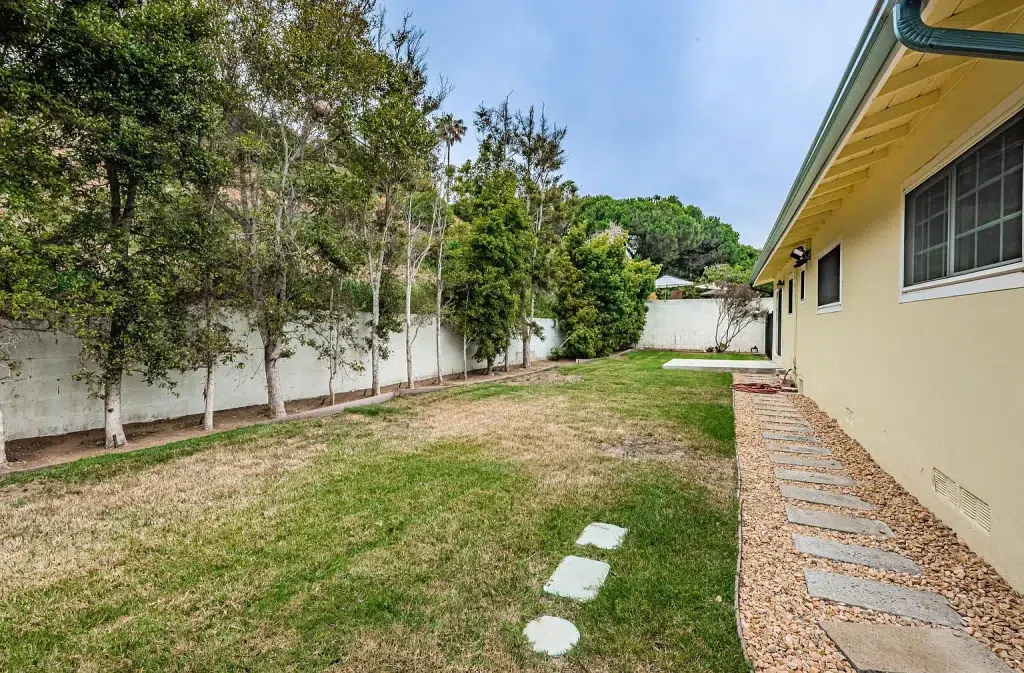 628 Marsolan Ave Solana Beach CA 92075 010