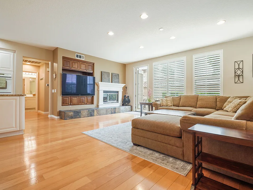43 Topanga Irvine CA 92602 6