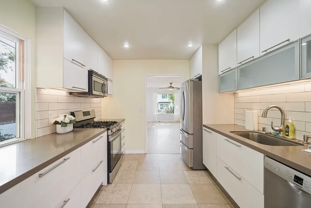 5277 Cass St San Diego CA 92109 3