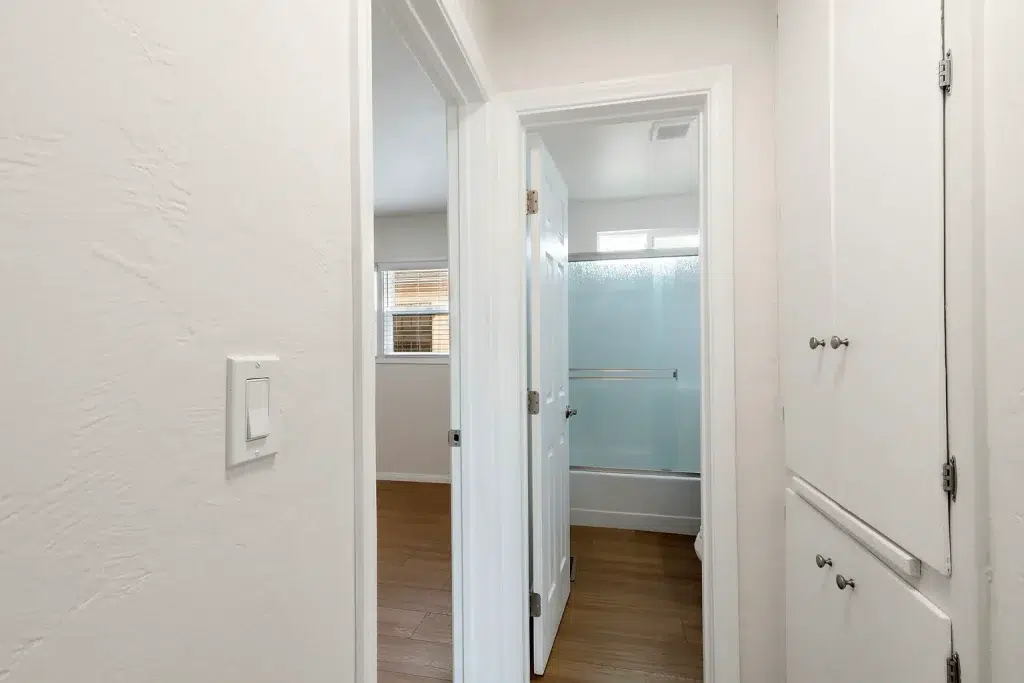 4233 Pepper Dr San Diego CA 92105 09