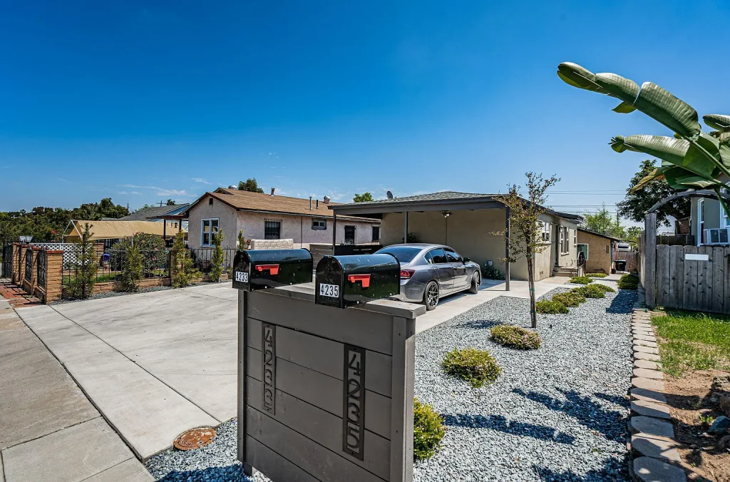 4235 Pepper Dr San Diego CA 92105 10