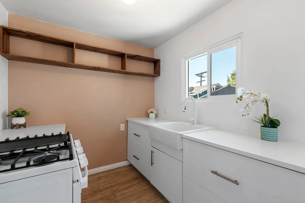 2548 Violet St San Diego CA 92105 03
