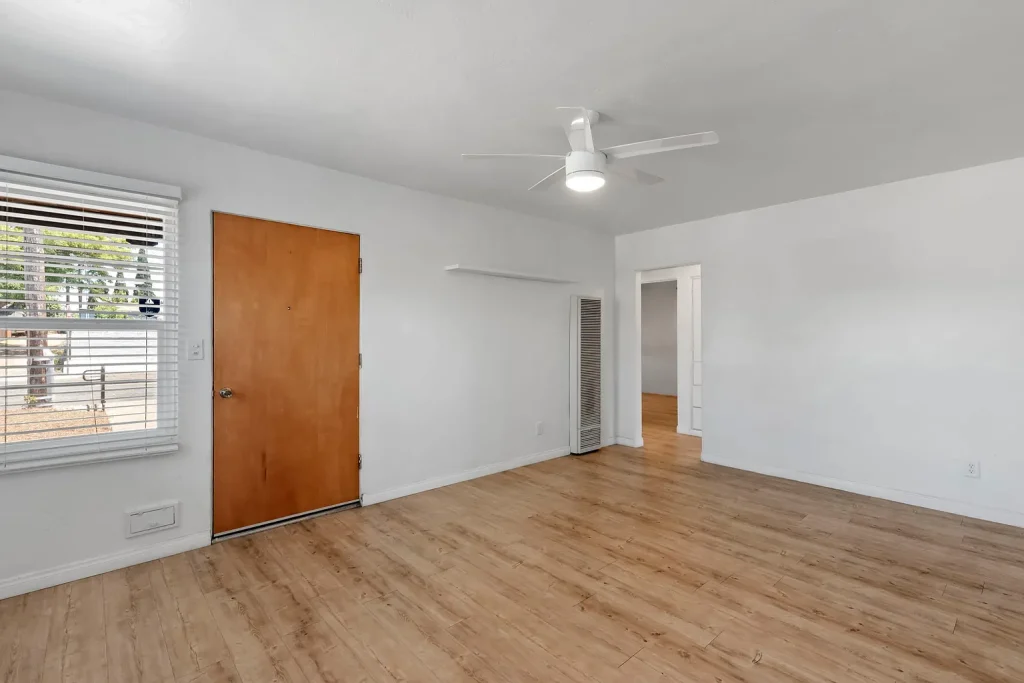 2548 Violet St San Diego CA 92105 04