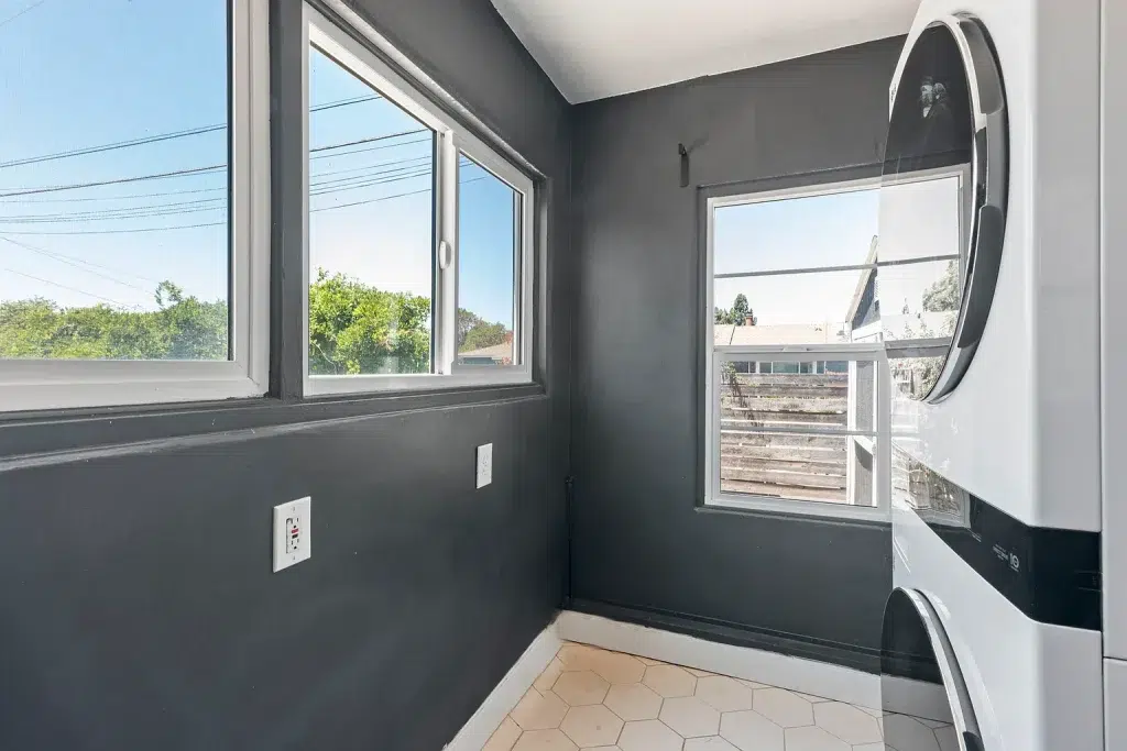 2548 Violet St San Diego CA 92105 05