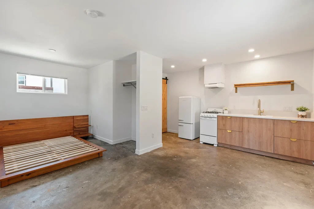 2548 Violet St San Diego CA 92105 08