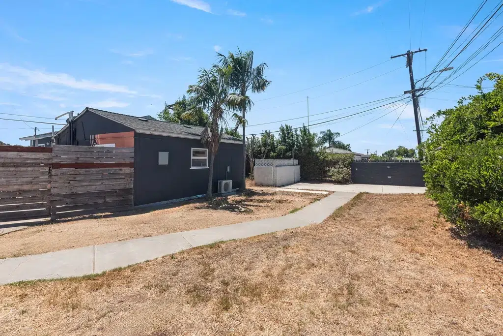 2548 Violet St San Diego CA 92105 10