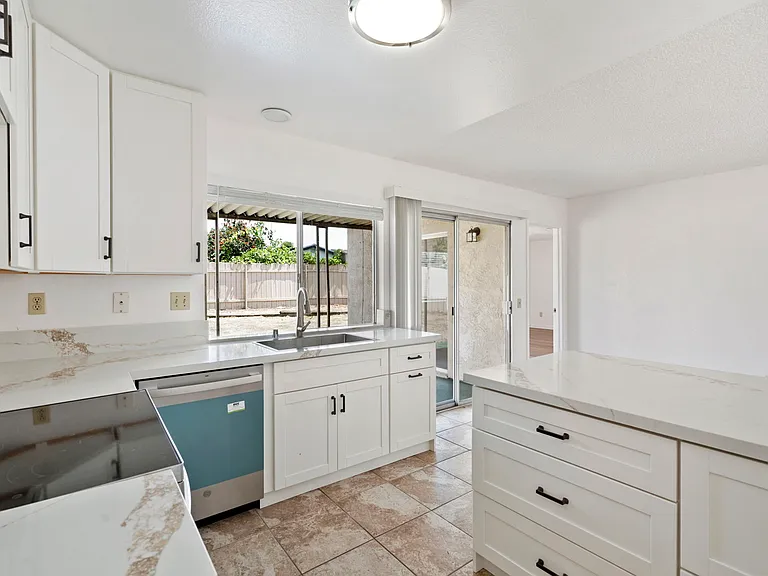 10625 Amantha Ave, San Diego, CA 92126