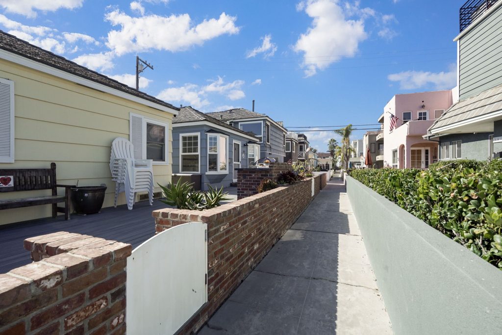 831 Tangiers Ct San Diego CA 92109 02