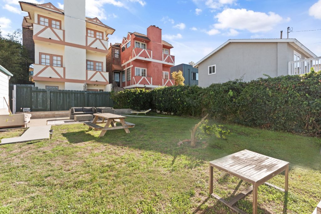 643 Nautilus St A La Jolla CA 92037 09 1