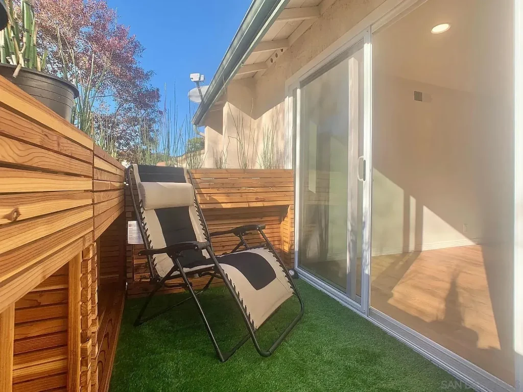 8795 Gilman Dr Unit C La Jolla CA 92037 09