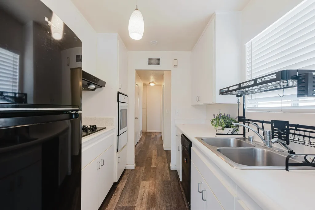 5226 Glasgow Dr San Diego CA 92117 01