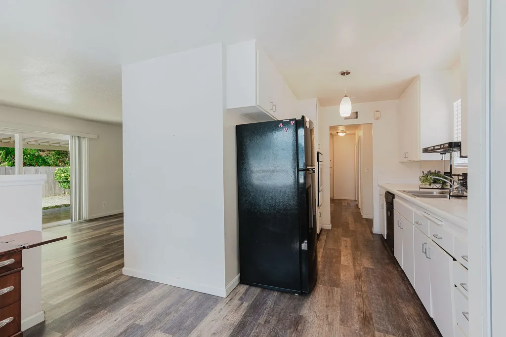 5226 Glasgow Dr San Diego CA 92117 02