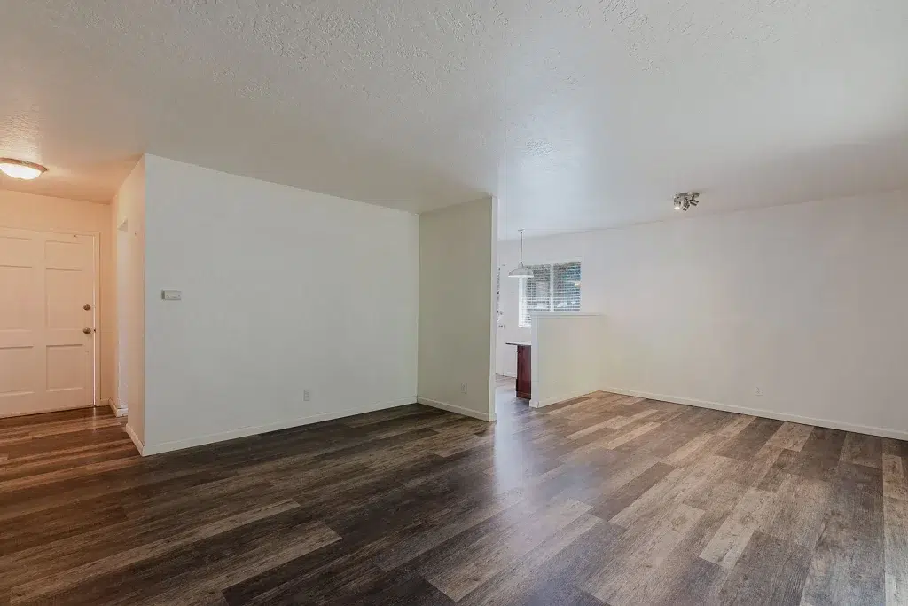 5226 Glasgow Dr San Diego CA 92117 03
