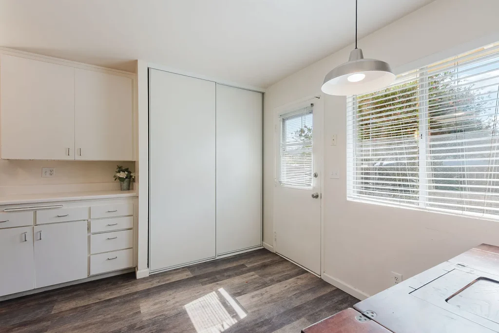 5226 Glasgow Dr San Diego CA 92117 04