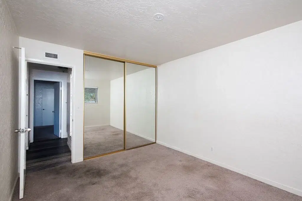 5226 Glasgow Dr San Diego CA 92117 06