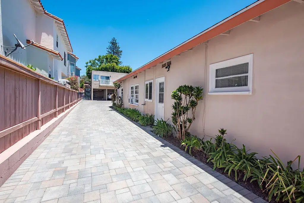 7347 Fay Ave La Jolla CA 92037 01