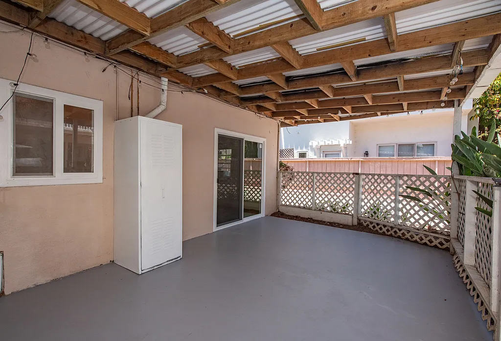 7347 Fay Ave La Jolla CA 92037 010