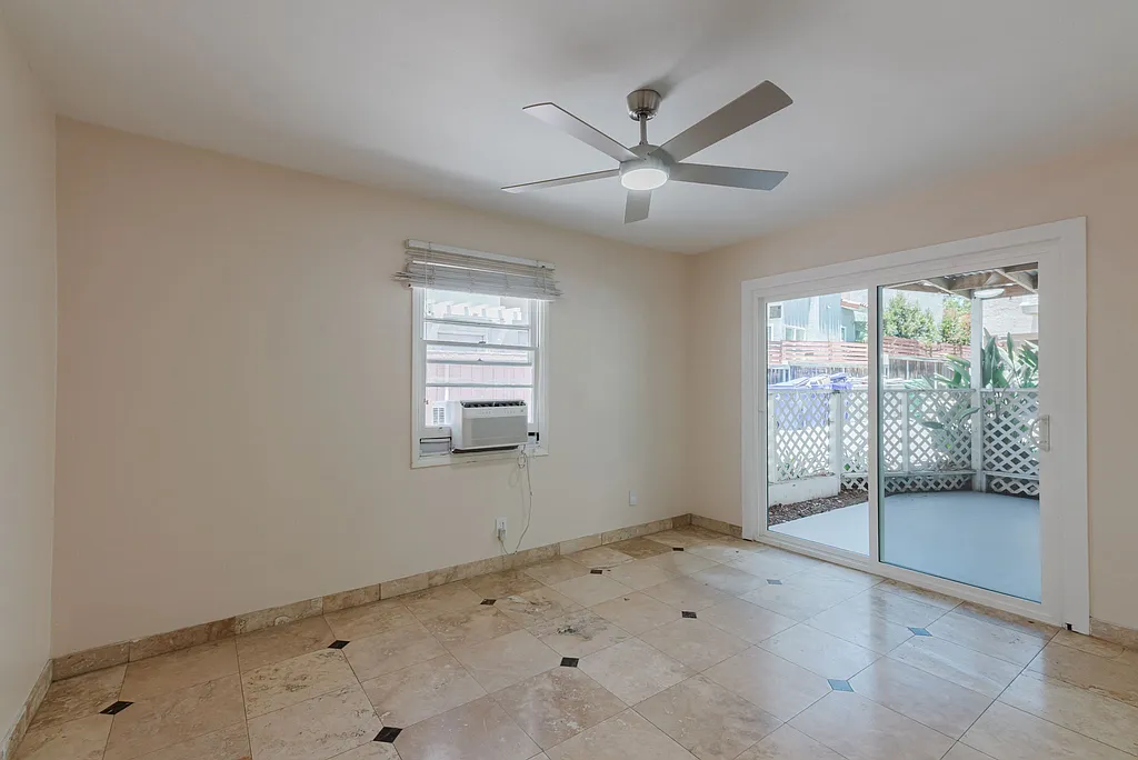 7347 Fay Ave La Jolla CA 92037 04