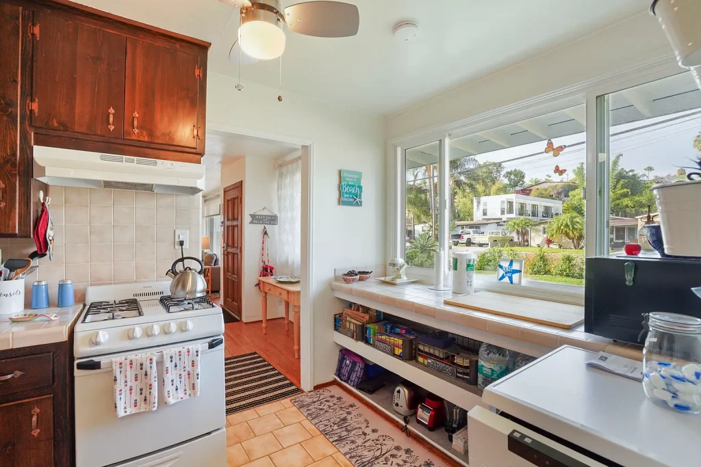 4859 Gardena Ave San Diego CA 92110 02